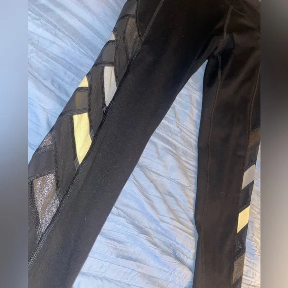 Victoria’s Secret New Knockout Legging Size Small - Picture 2 of 6